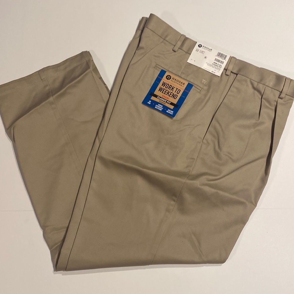 Haggar SZ 40 x 32 Pleated Classic Fit Khaki Pants Work to Weekend New D21